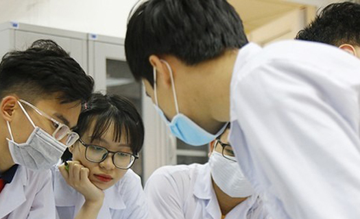 Đề xuất miễn học phí ngành Y: Hay nhưng không thực tế?
